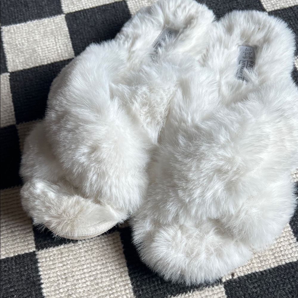 Primark Fluffy White Memory Foam Slippers 7/8‎ NWOT - Picture 5 of 7